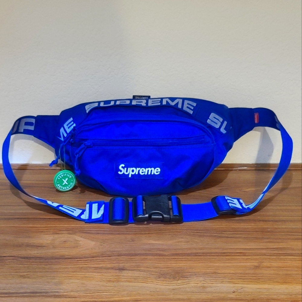 Supreme SS18 Waist Bag Blue Authentic (Used)